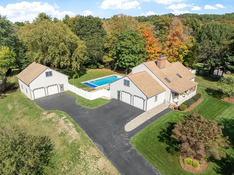 1 Deacon Dr Middleton MA 01949