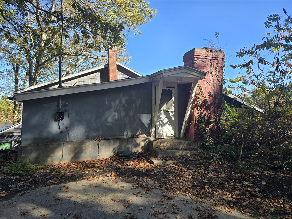 56 Lake Sargent Dr