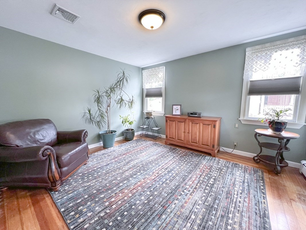 93 Crescent St