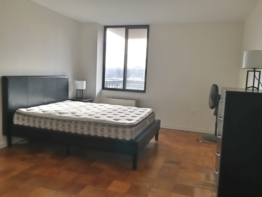 60 Longwood Ave 409
