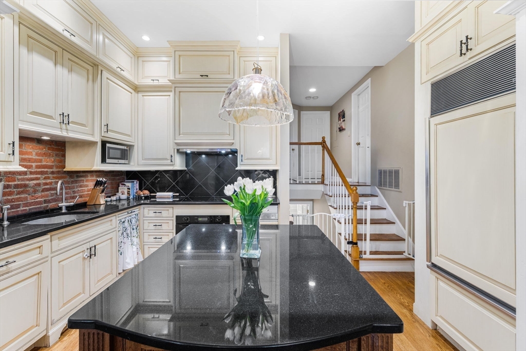 40 Joy St #9, Boston, MA Photo #8