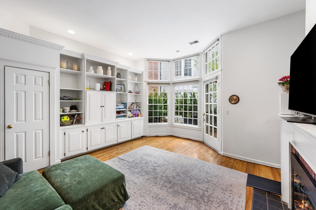 40 Joy St #9, Boston, MA Photo #2