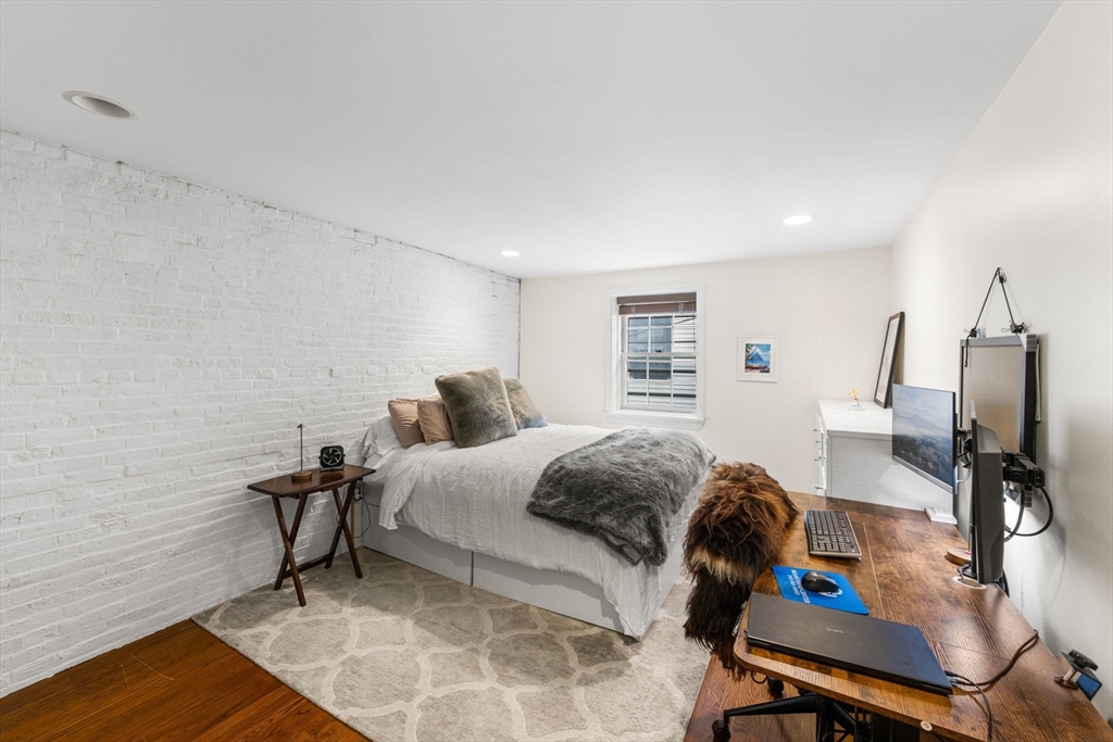 40 Joy St #9, Boston, MA Photo #17
