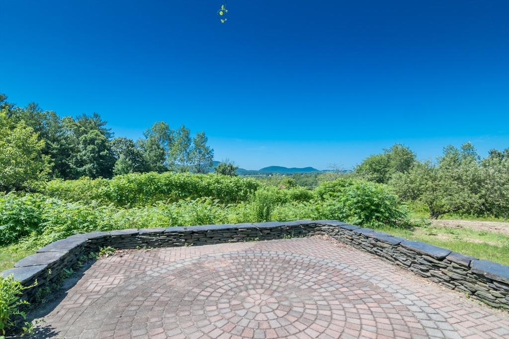 53 Iduna Ln