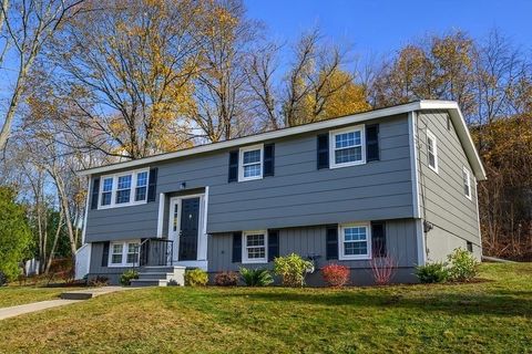 16 Winding Ln Lowell MA 01852