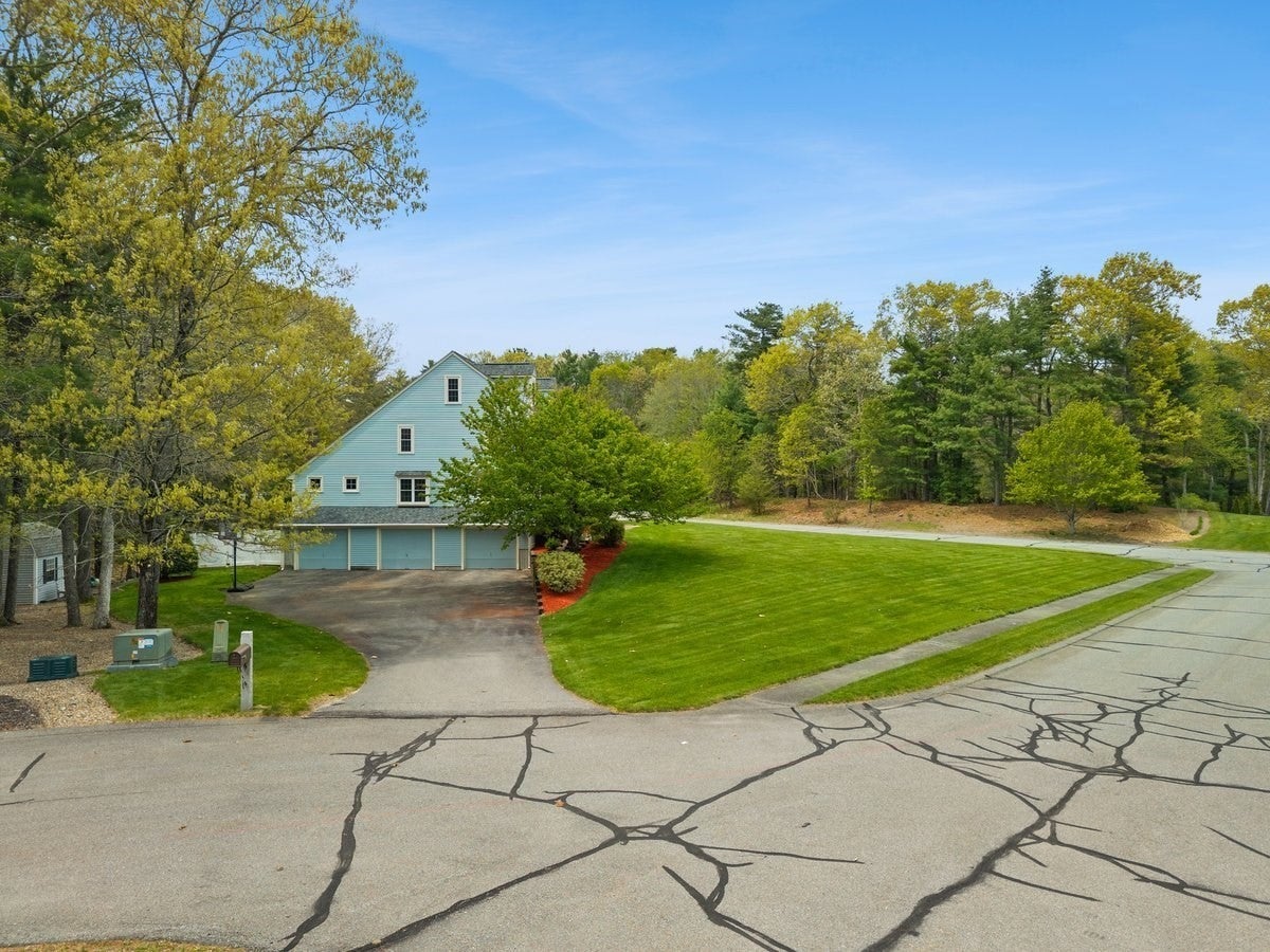2 Furlong Circle, Lakeville MA 02347