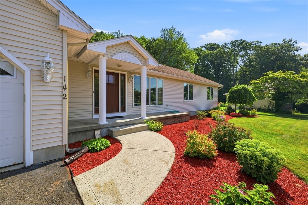 142 Oak Knoll Cir, Ludlow, MA, 142 Oak Knoll Cir, Ludlow, MA Photo #2