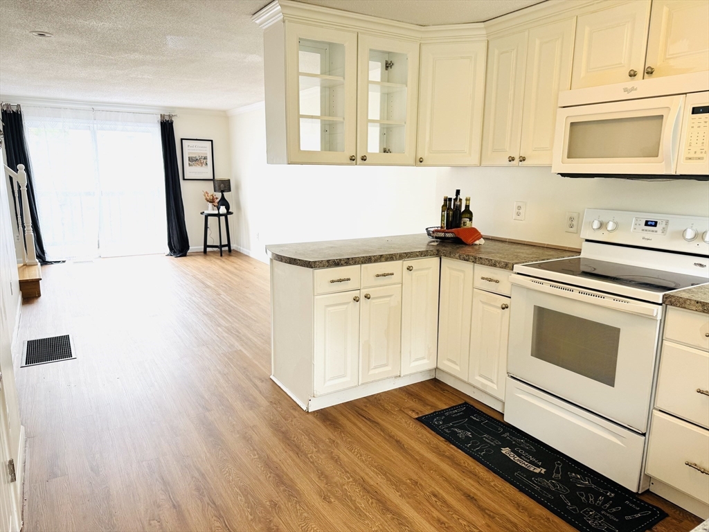 11 W Bowers St 7