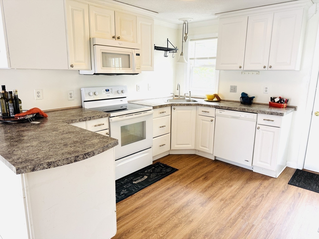 11 W Bowers St 7