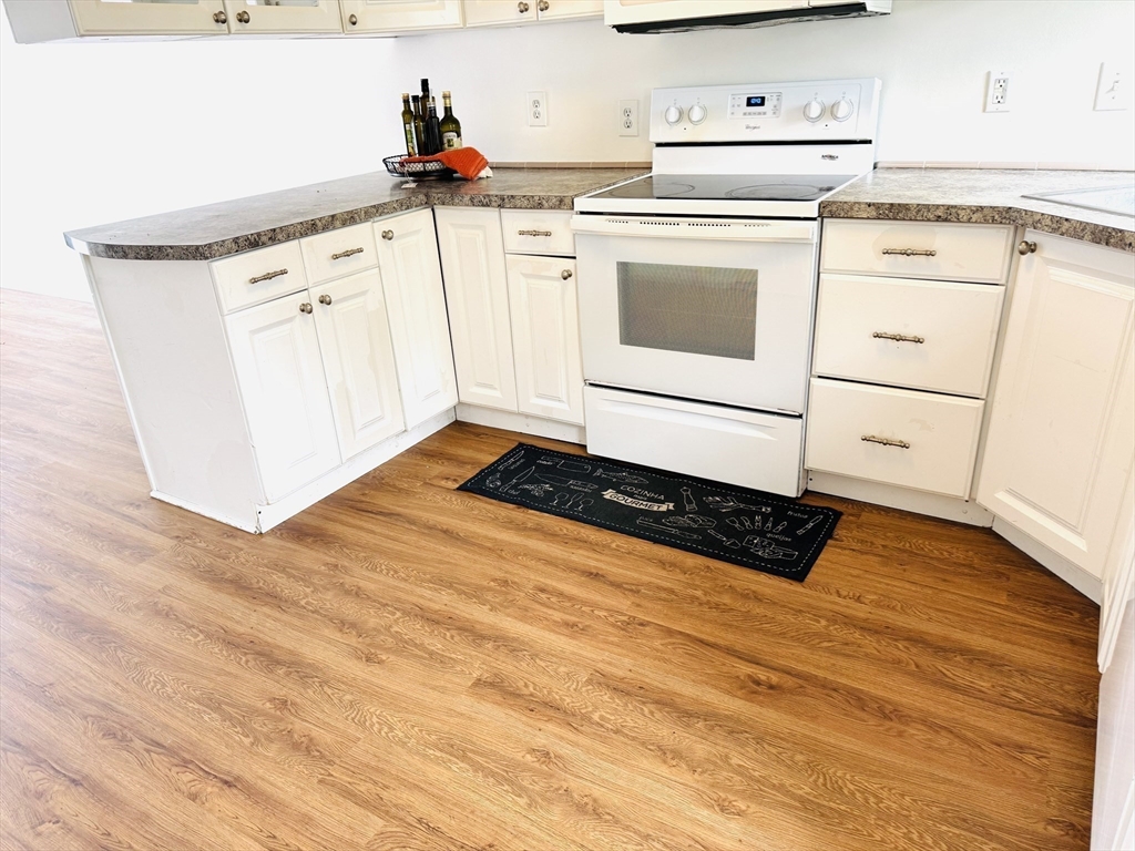 11 W Bowers St 7