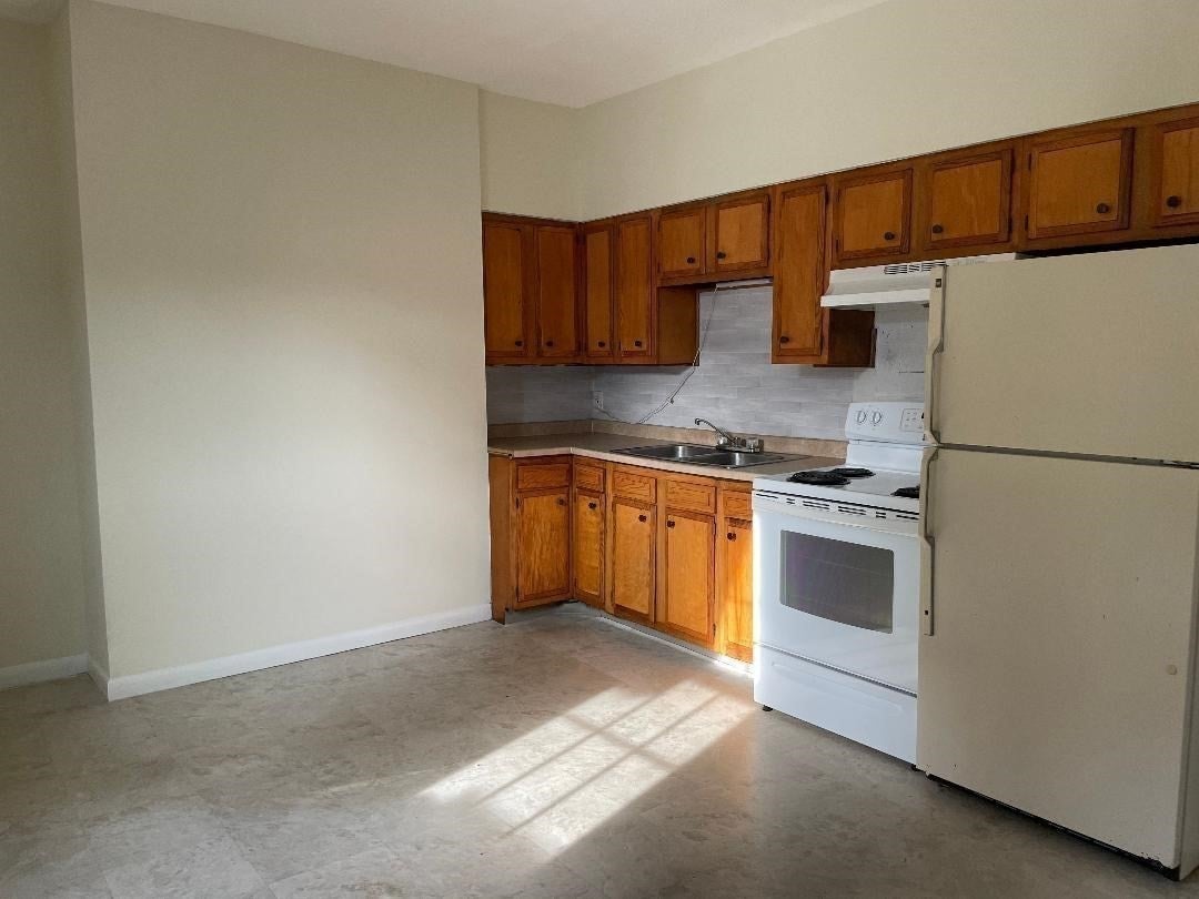 13 Center Street, Holyoke, MA, 13 Center Street, Holyoke, MA Photo #13
