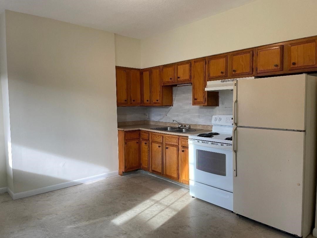 13 Center Street, Holyoke, MA, 13 Center Street, Holyoke, MA Photo #12