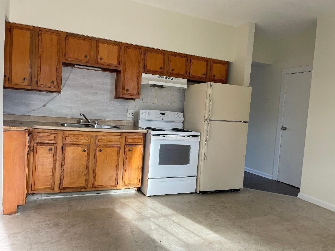 13 Center Street, Holyoke, MA, 13 Center Street, Holyoke, MA Photo #14