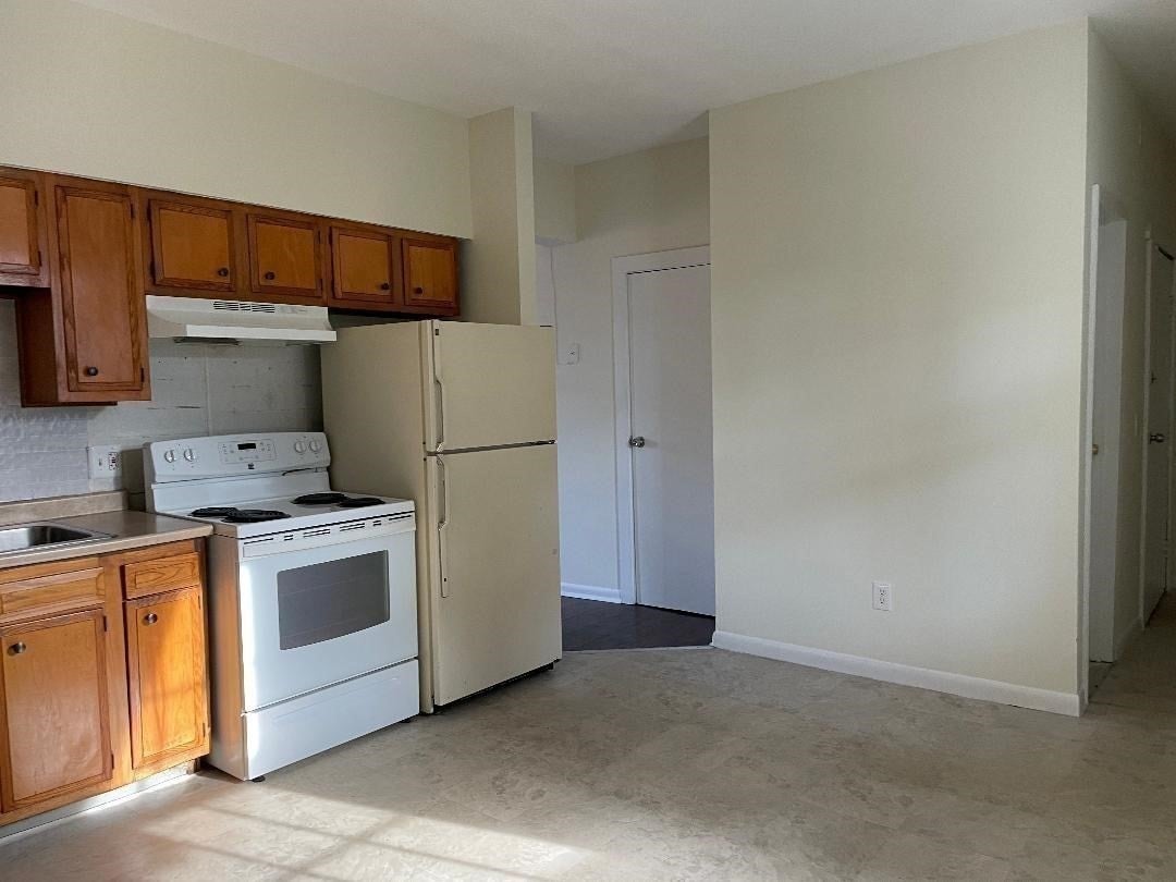 13 Center Street, Holyoke, MA, 13 Center Street, Holyoke, MA Photo #15
