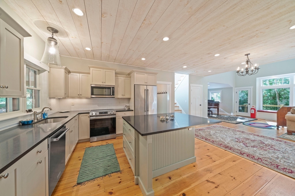 12 Hickorywood