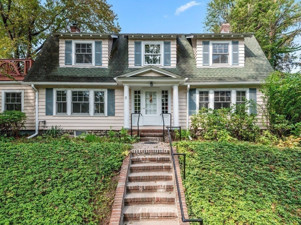 8 Montvale RD
