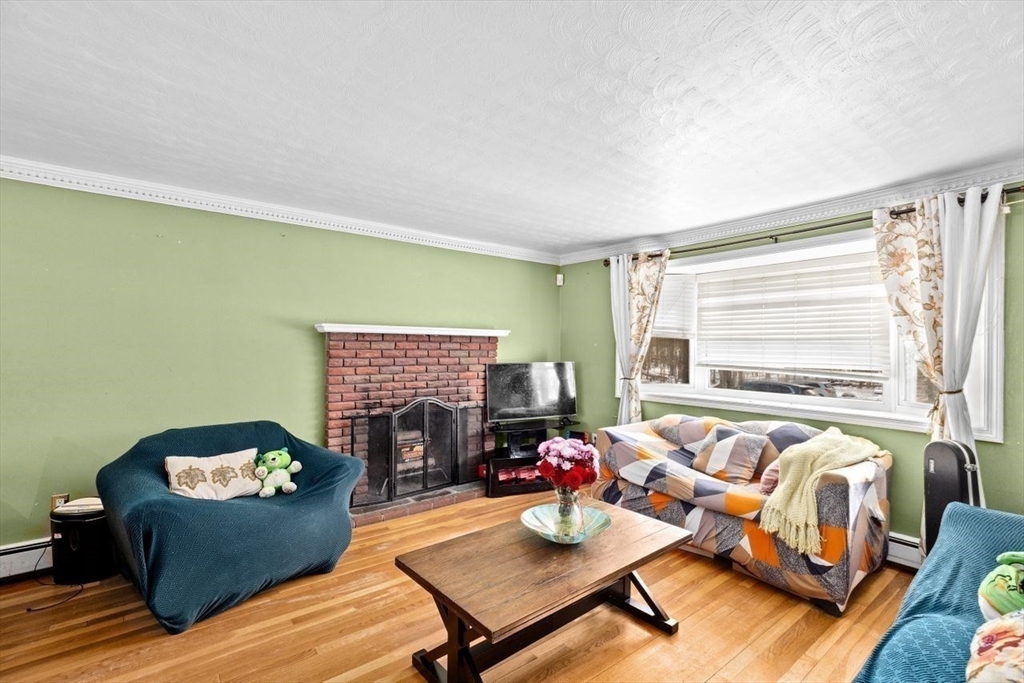 1161 Pleasant St