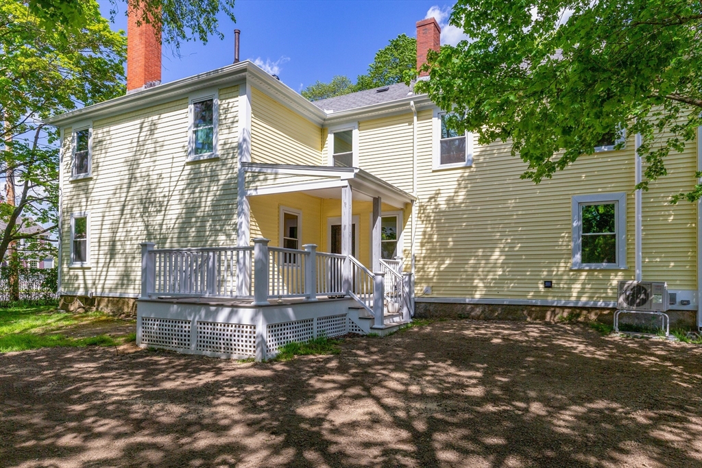 228 Main St