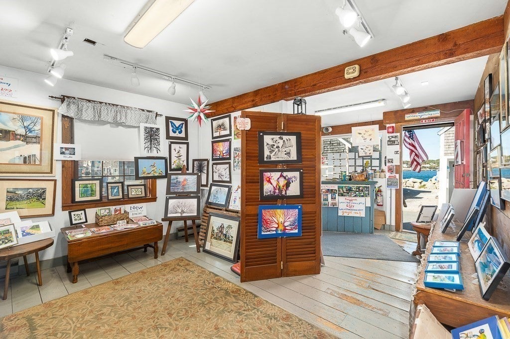 61-63 Bearskin Neck