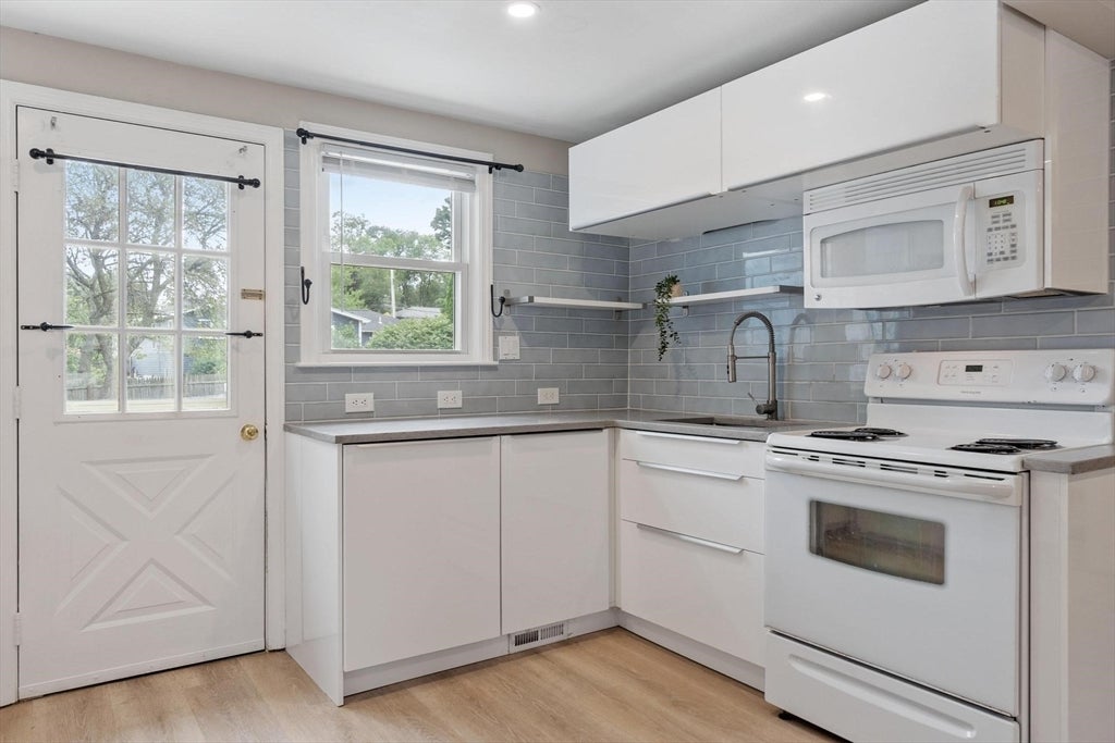 278 South Rd #278, Bedford, MA, 278 South Rd #278, Bedford, MA Photo #4