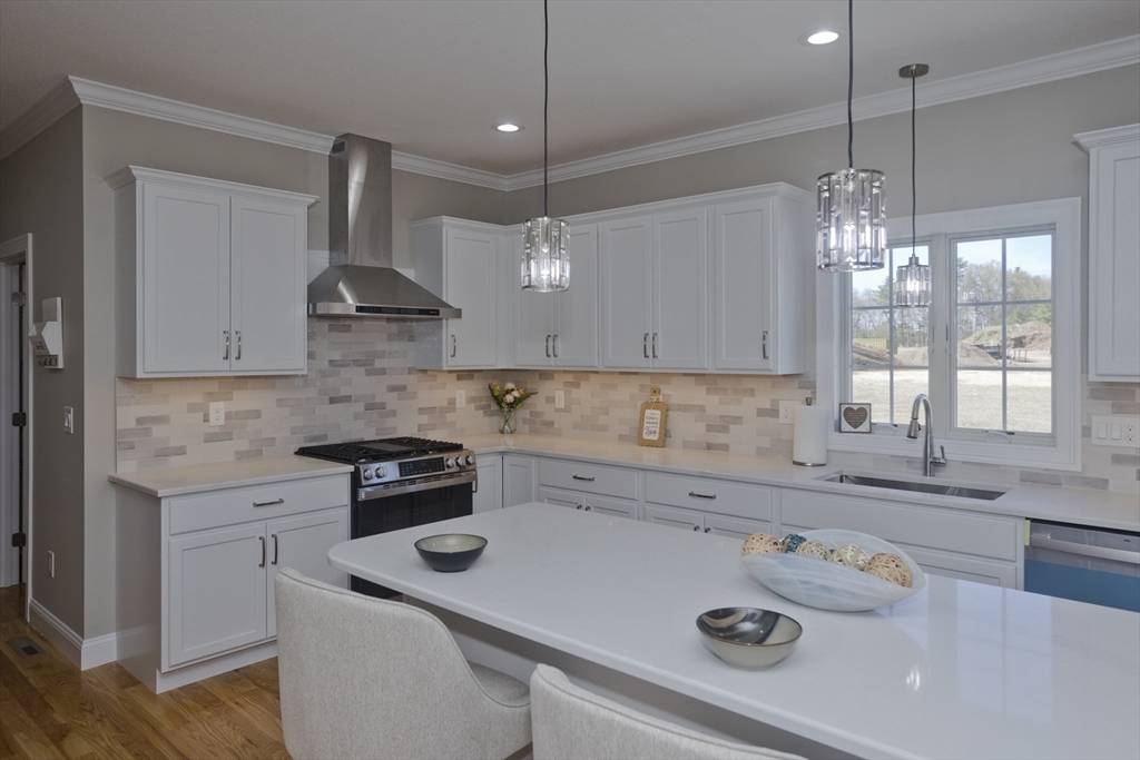 East Longmeadow, Massachusetts 01028, United States, 4 Bedrooms Bedrooms, ,3 BathroomsBathrooms,Residential,Active,240157