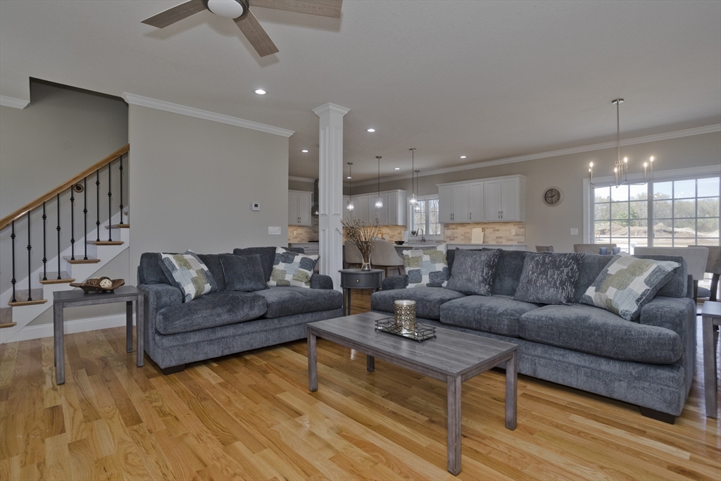 East Longmeadow, Massachusetts 01028, United States, 4 Bedrooms Bedrooms, ,3 BathroomsBathrooms,Residential,Active,240157