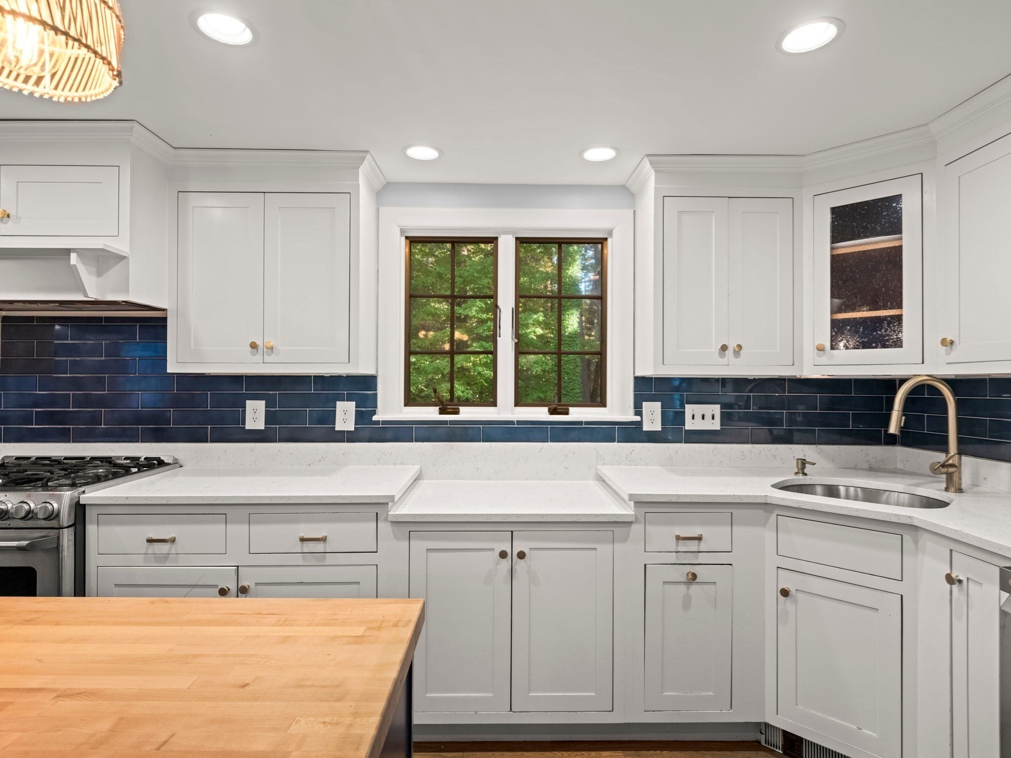 16 Agawam Road