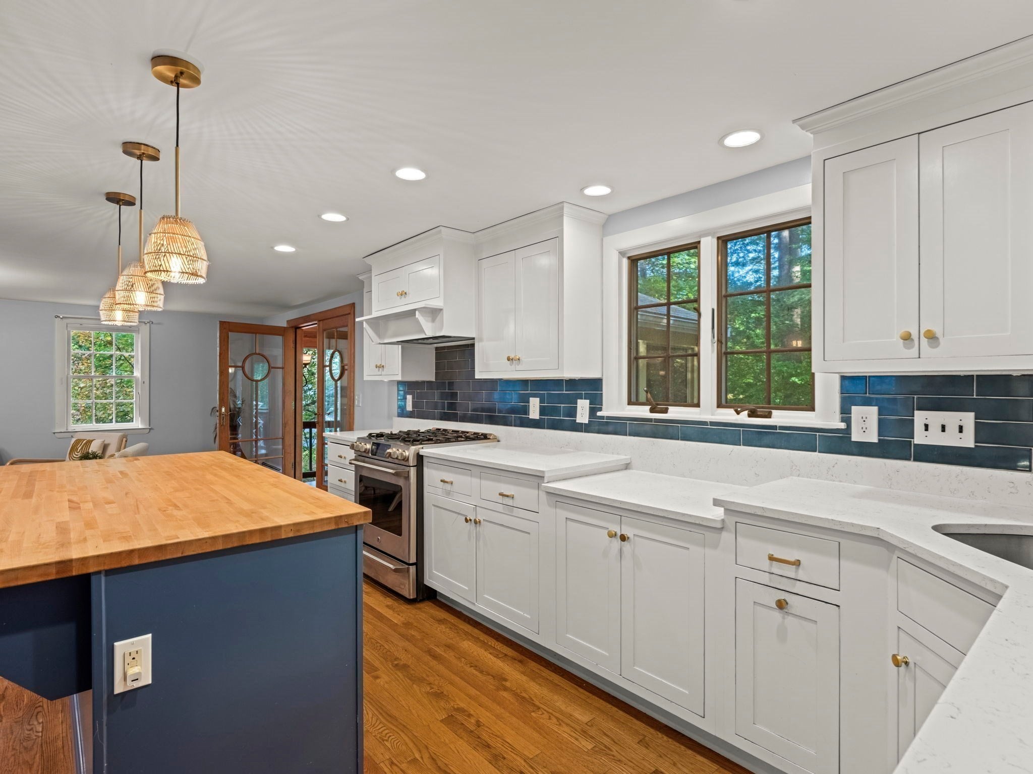 16 Agawam Road