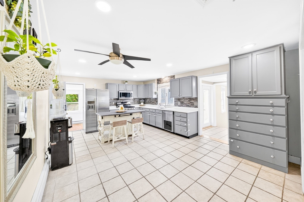84 Fowler Rd