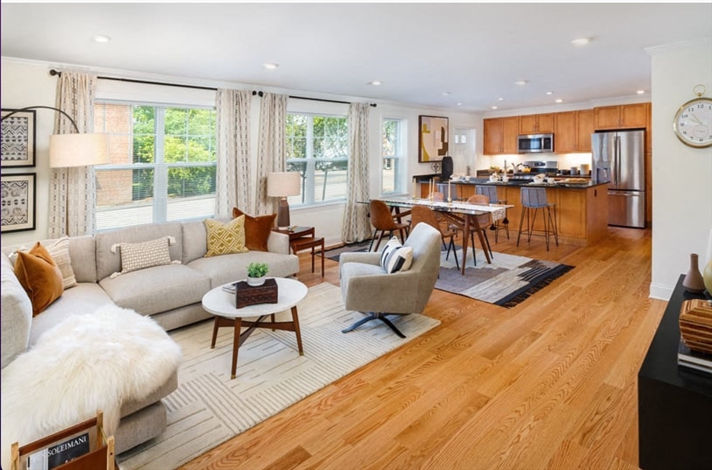 13 Independence Dr 13