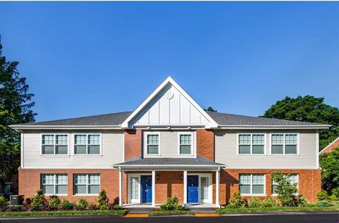 13 Independence Dr 13 Brookline MA 02467