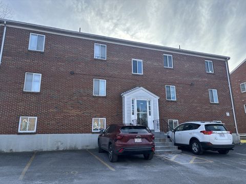 Photo of 133 Winthrop St #21, Framingham, MA 01702 (MLS # 73461494)