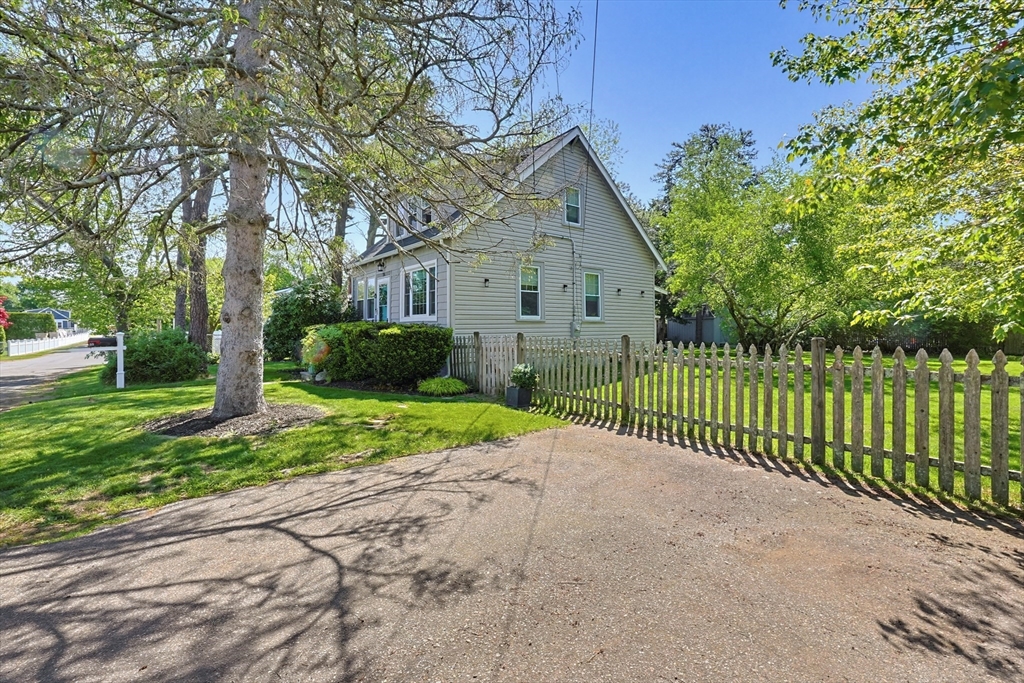 38 Sentinel St