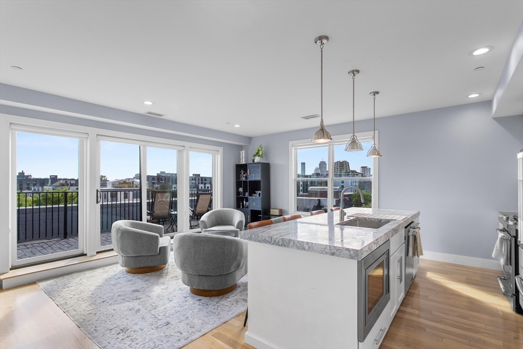 150 W Broadway PH4