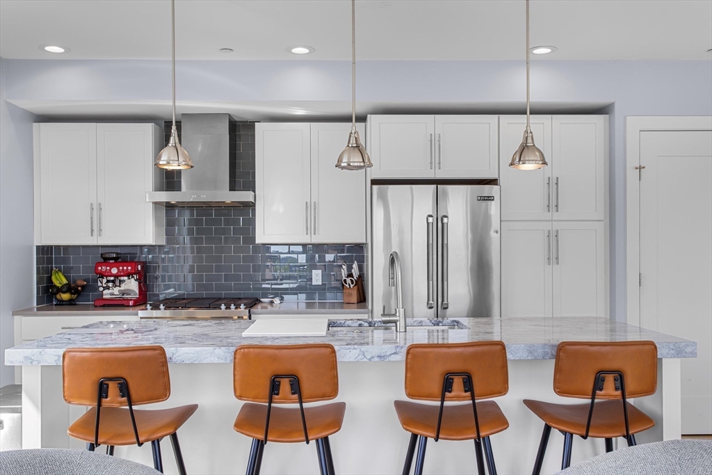 150 W Broadway PH4
