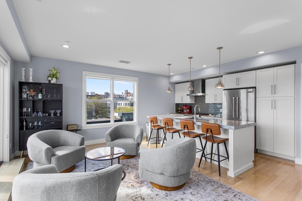 150 W Broadway PH4