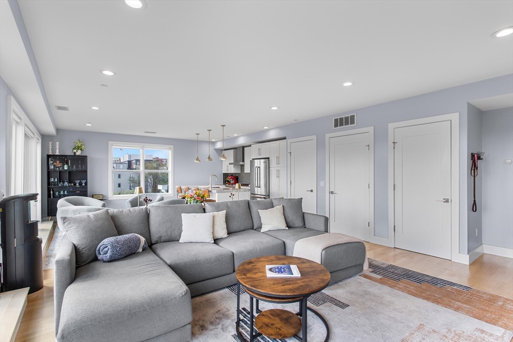 150 W Broadway PH4