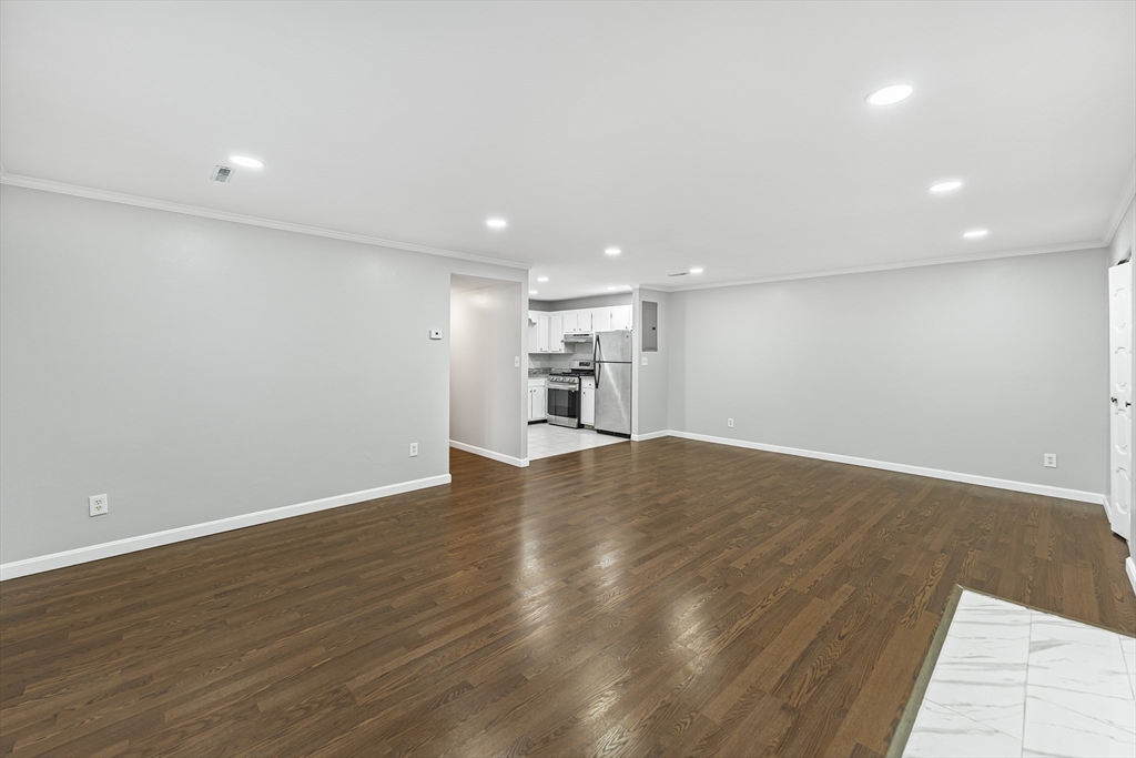 685 Oak St 9-1