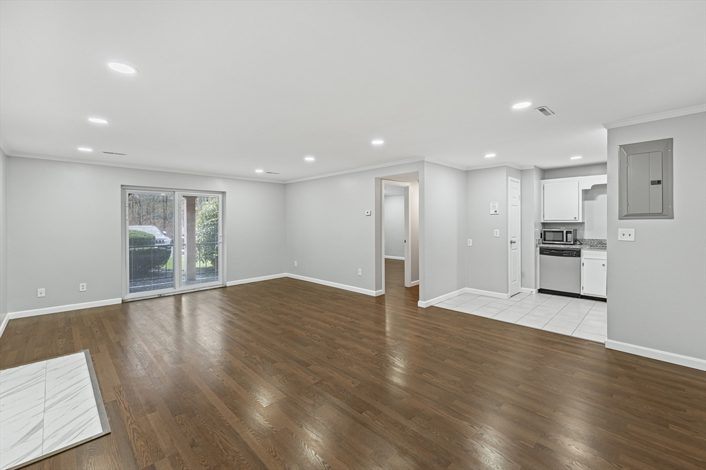 685 Oak St 9-1