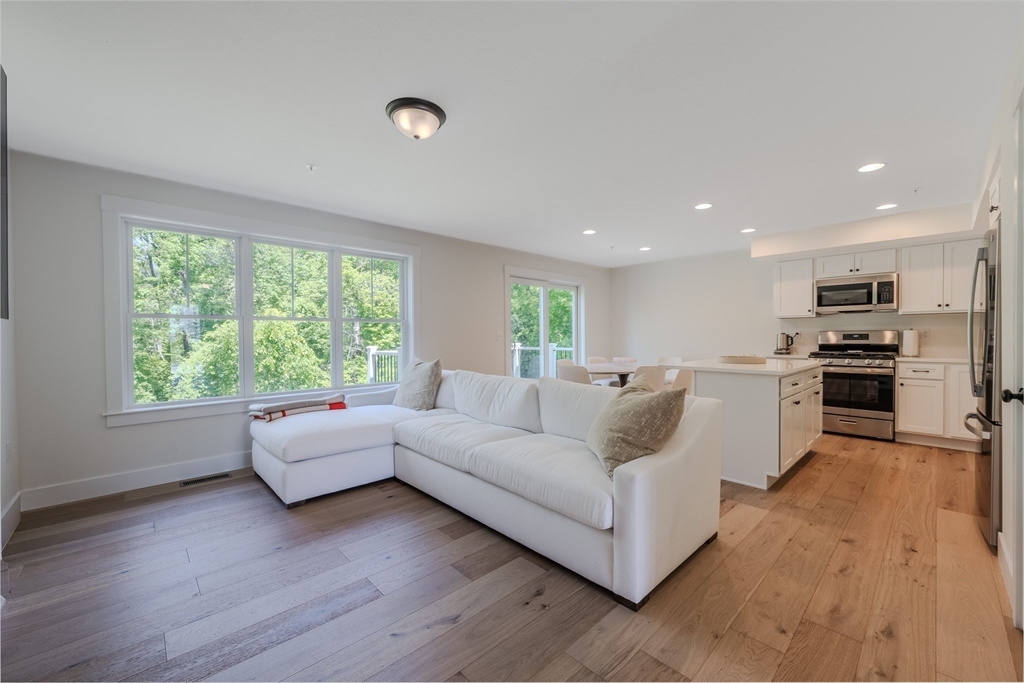 112 Genest St 12