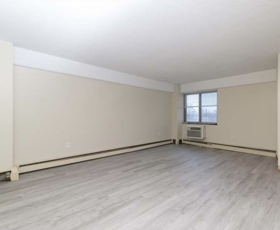 1025 Hancock St 2M