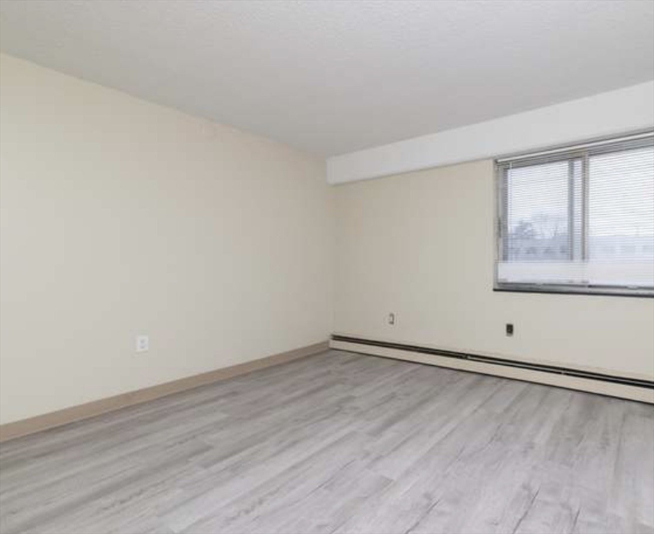1025 Hancock St 2M