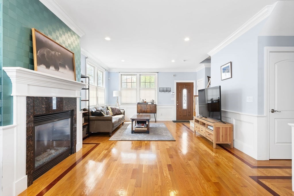 437 Gallivan Blvd 437