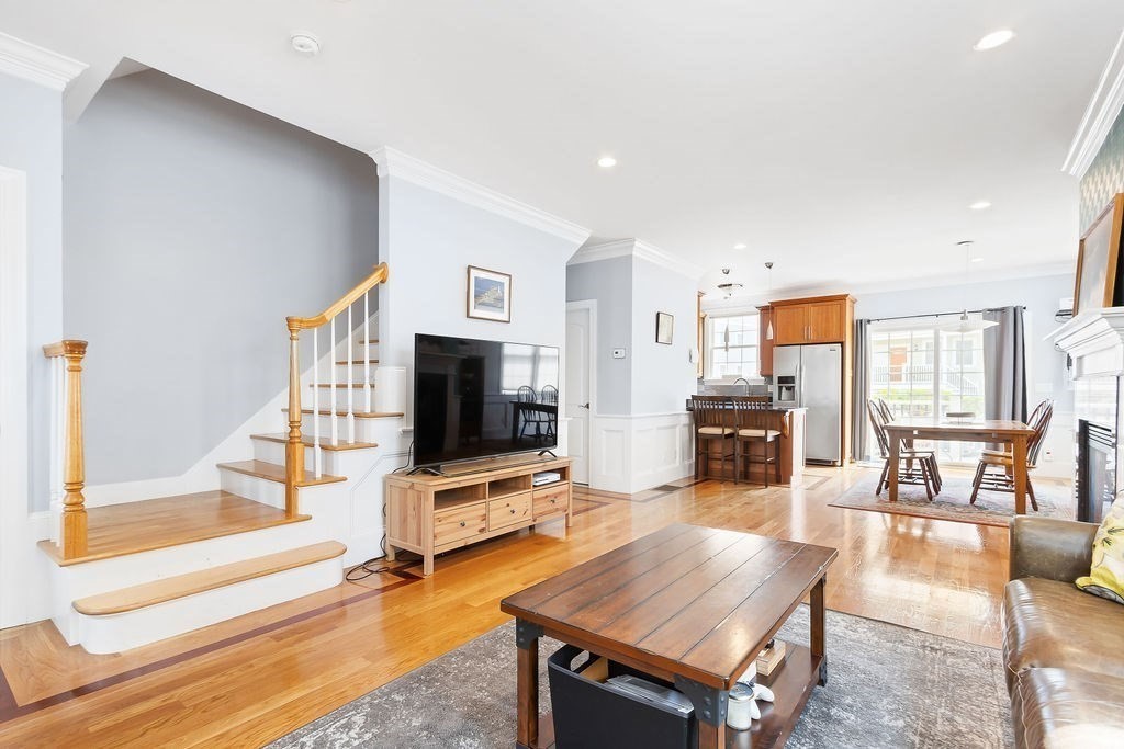 437 Gallivan Blvd 437