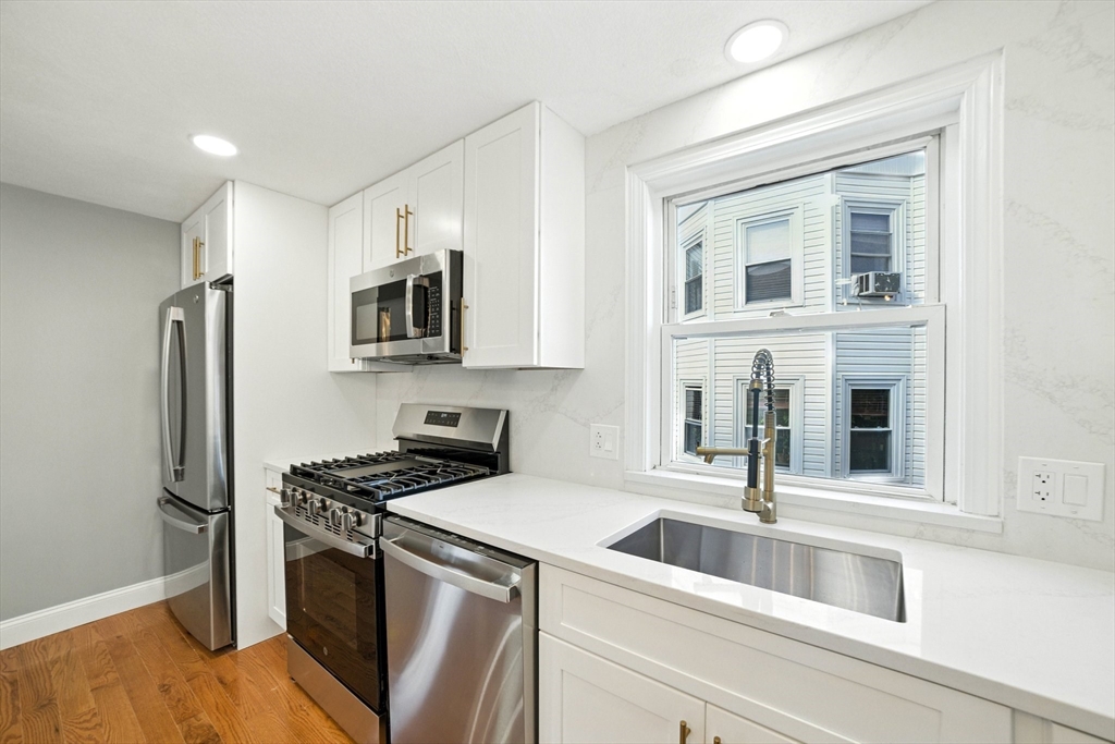 24 Stephen St 2