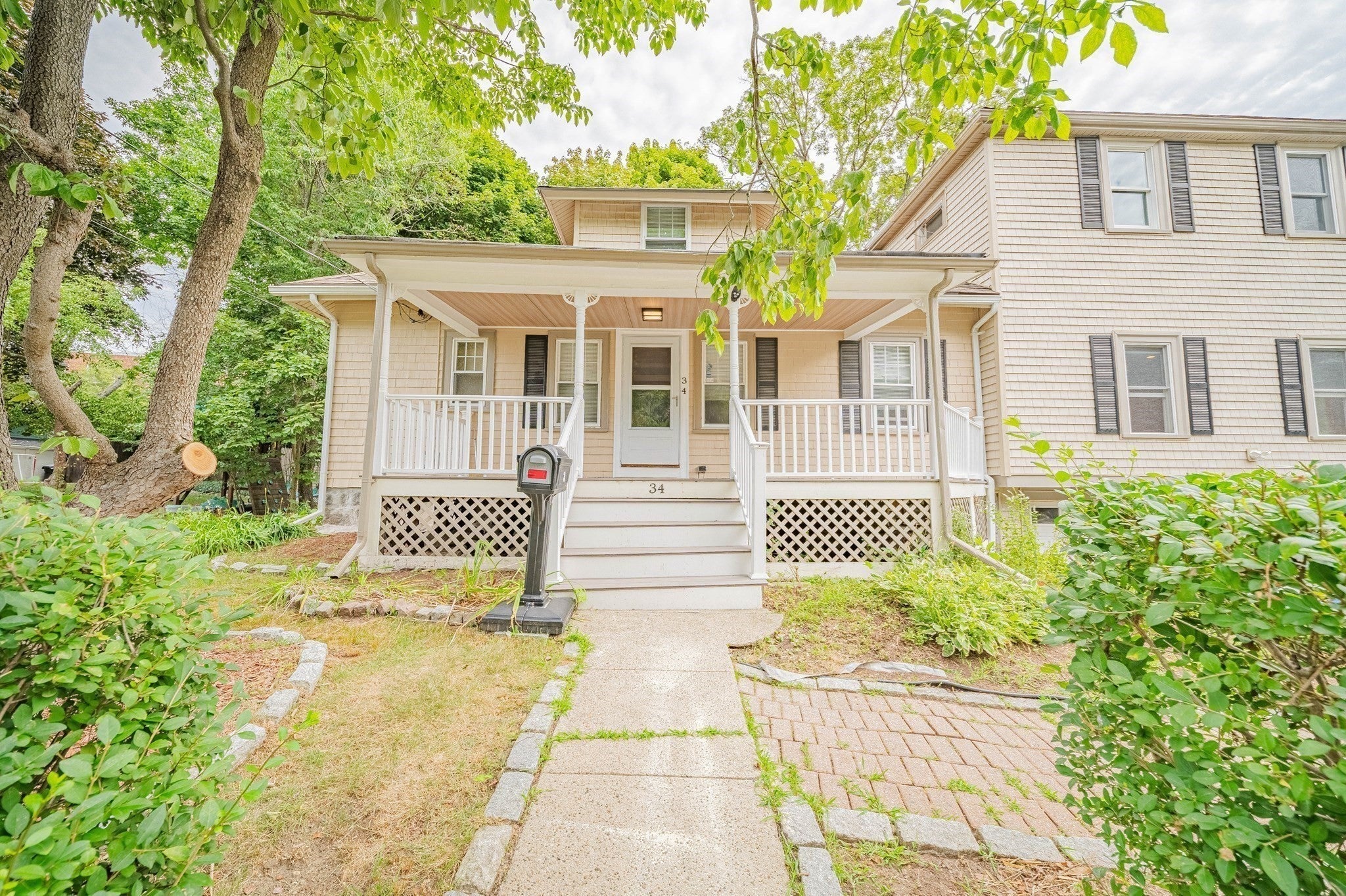 34 Dewey Ave