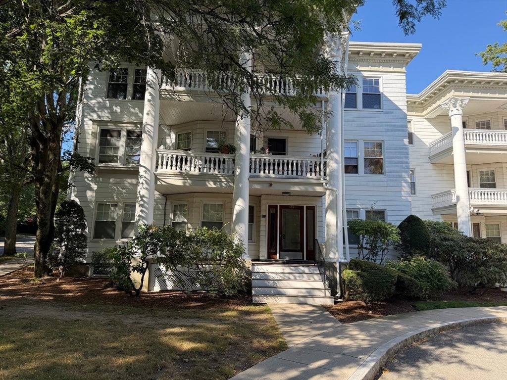 132 Middlesex Rd #1, Brookline, MA Photo #2