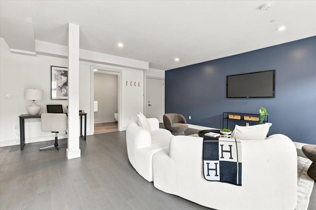 410 W Broadway 301