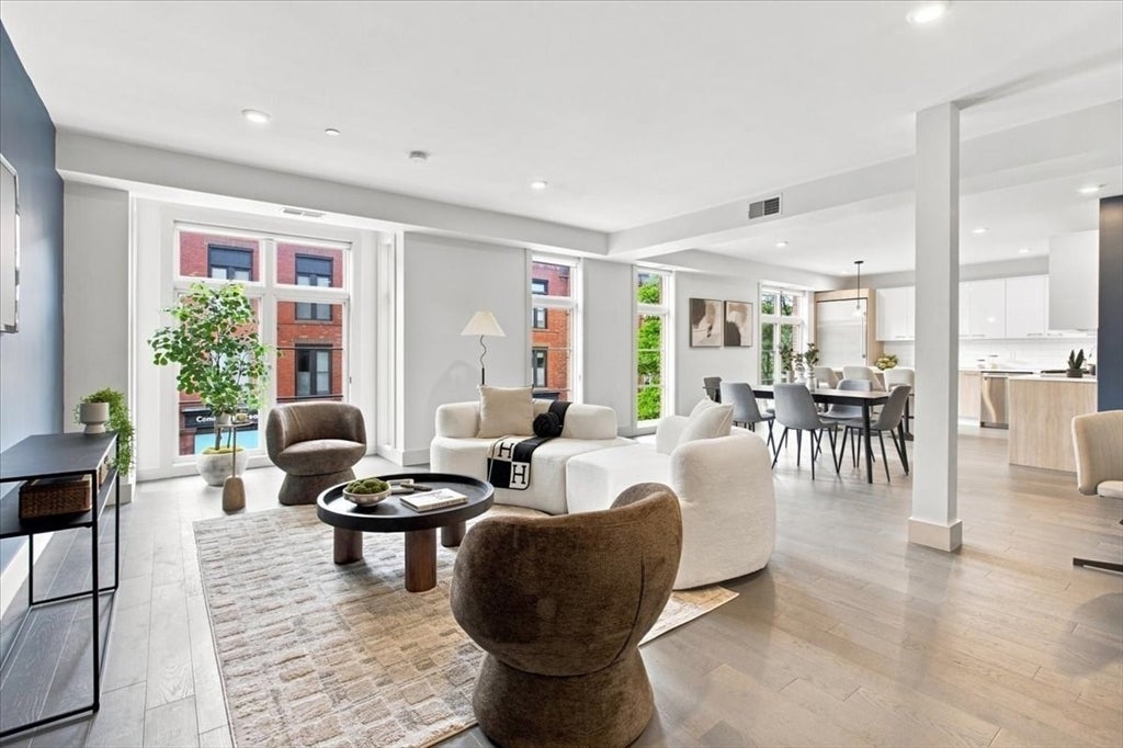 410 W Broadway 301