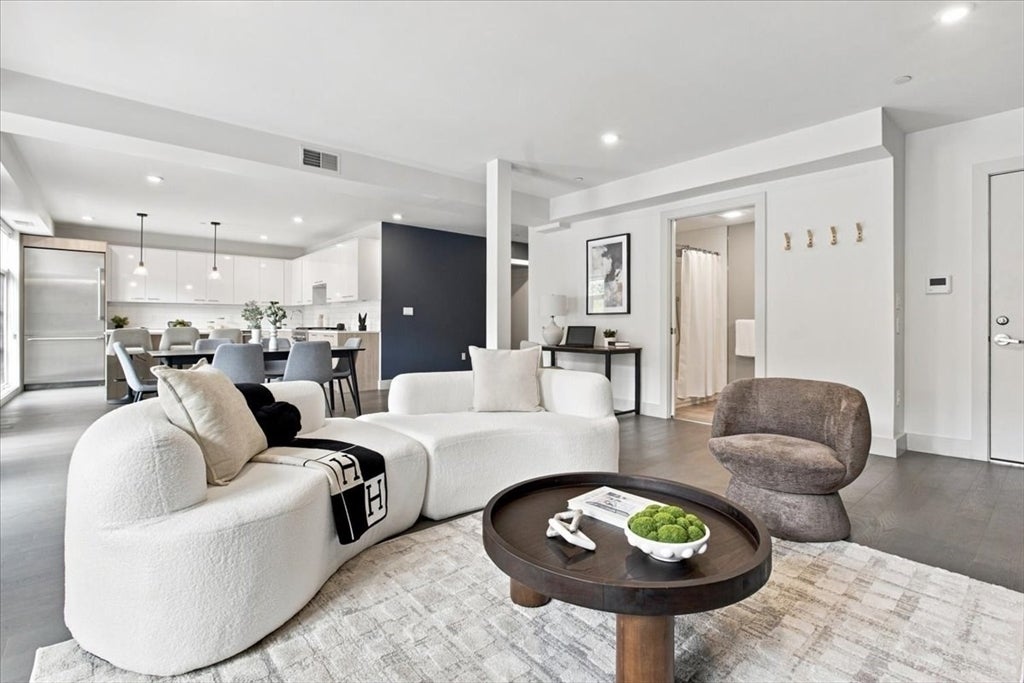 410 W Broadway 301